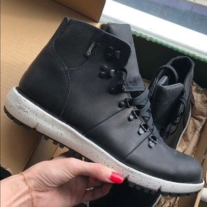 danner vertigo 917 black
